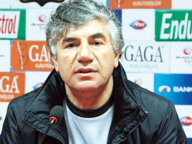 Futbol Sahalarından Başbakanlığa