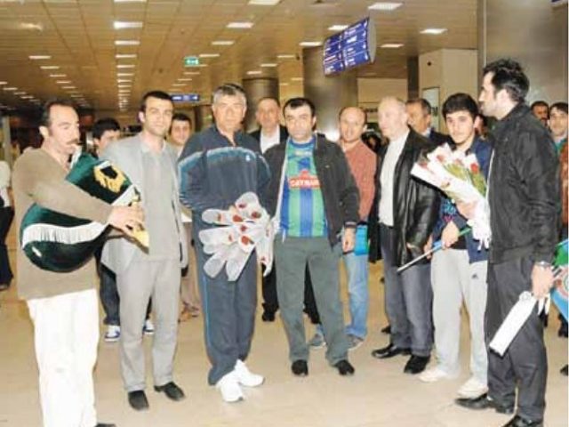 Bahrizder Rizespor’un Yanında